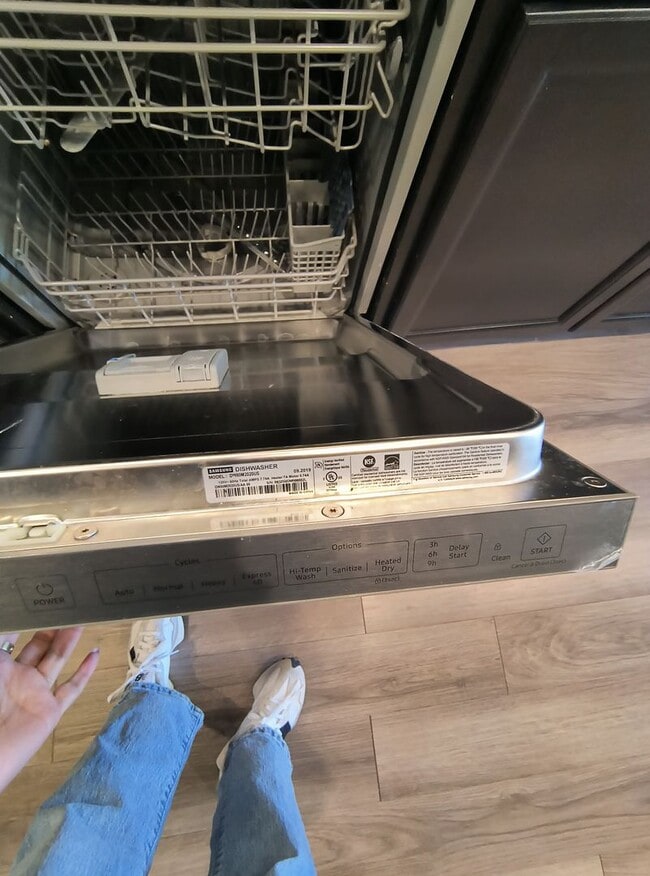 Building Photo - SOLAR ENGERY HOME!!! 4 BEDROOM 2 BATHROOM IN AUBURNDALE.