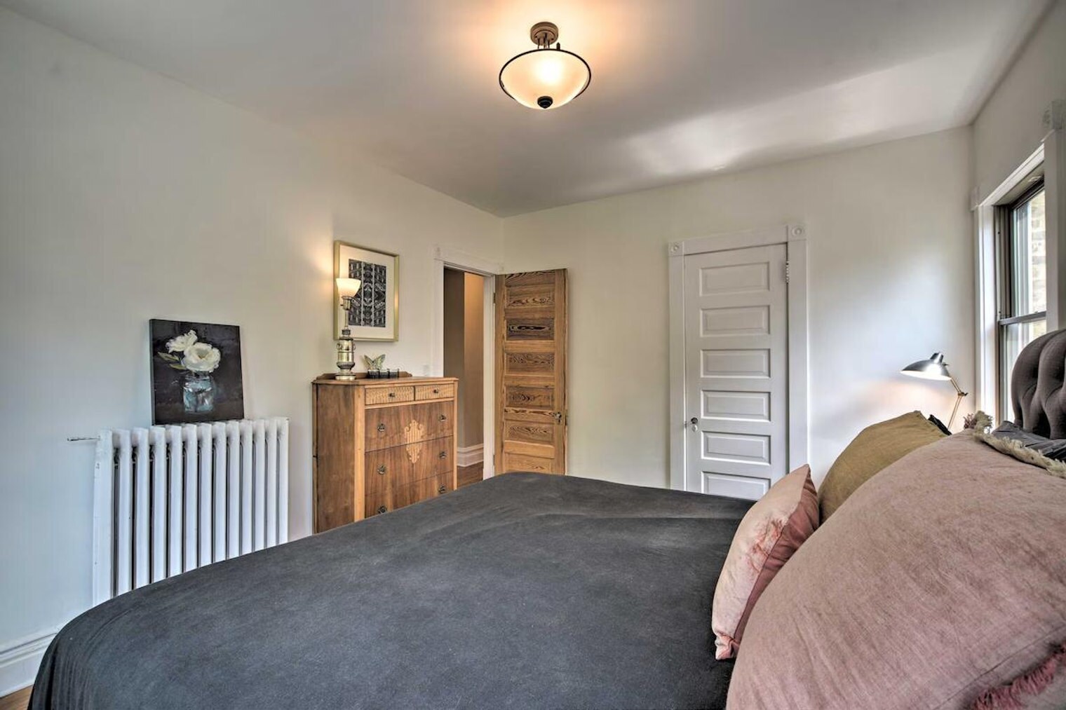 Building Photo - 326 N Grove Ave