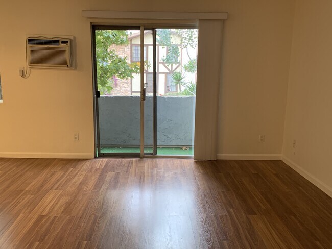 Building Photo - 1351 N Orange Dr