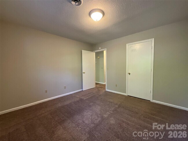Building Photo - 201 Arthur Dr