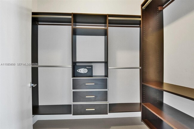 Building Photo - 17121 Collins Ave