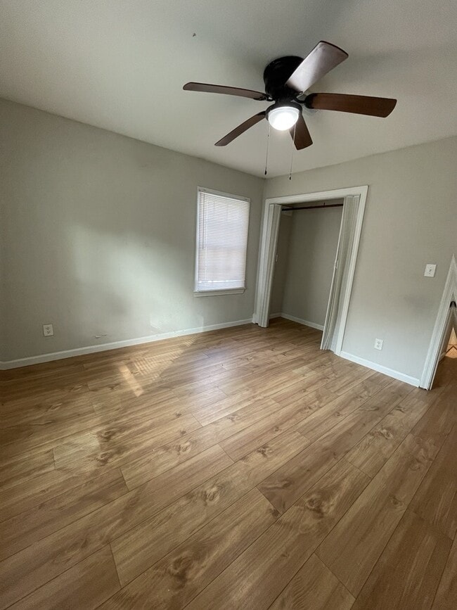 Building Photo - 732 Cedarhurst Rd