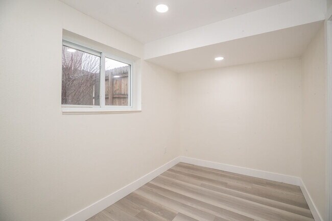 Building Photo - 2308 S Lima St