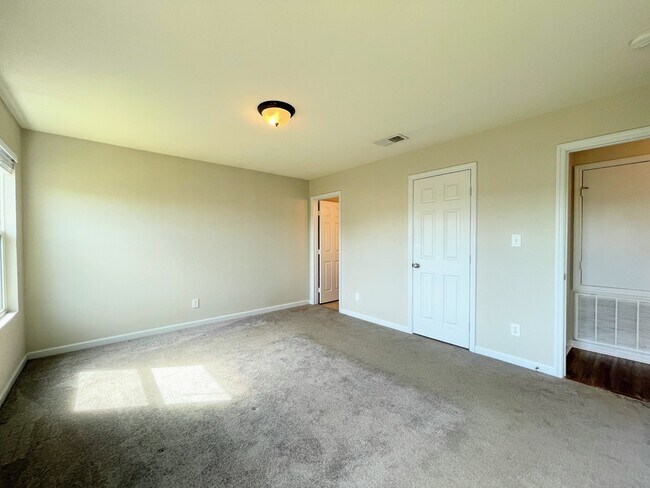 Building Photo - 3412 Castlecreek Dr SW