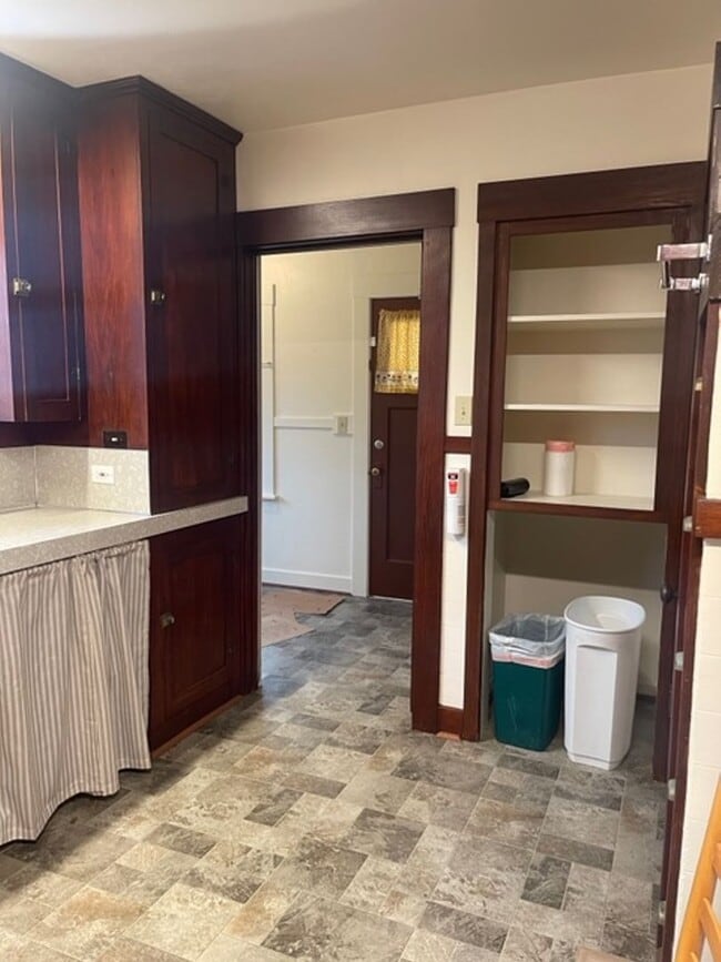 Building Photo - Spacious Craftsman Home