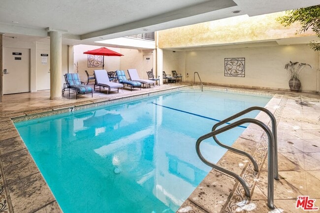 Building Photo - 1154 S Barrington Ave