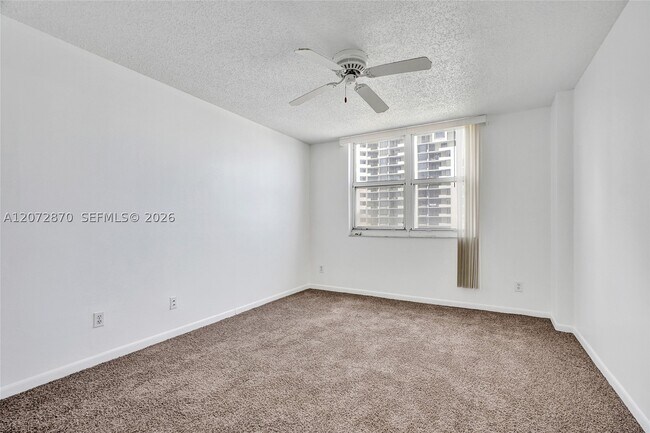 Building Photo - 770 Claughton Island Dr