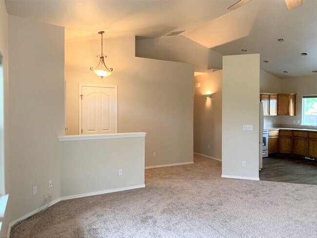 Building Photo - Great 3 bed 2 bath home in downtown Eagle.