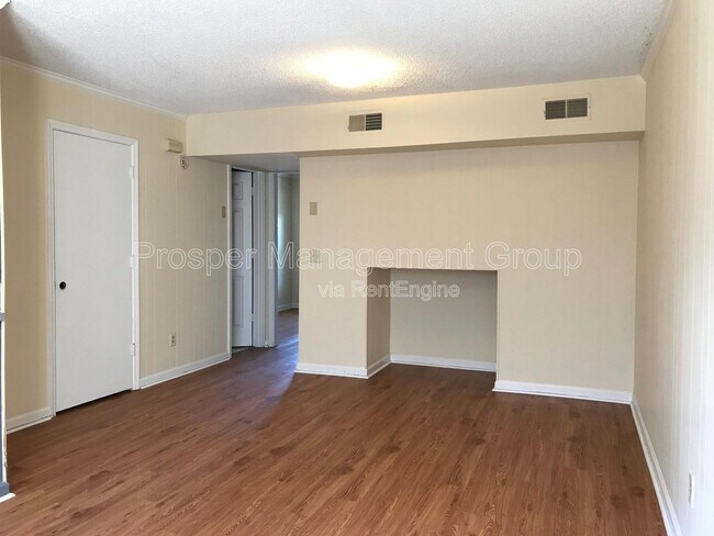 Building Photo - 122 Drake St