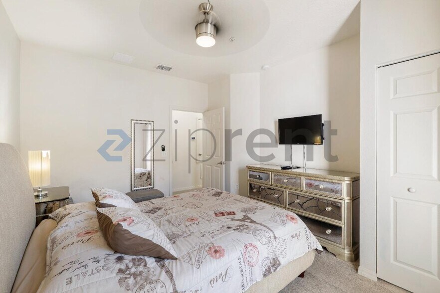 Building Photo - Unit 106