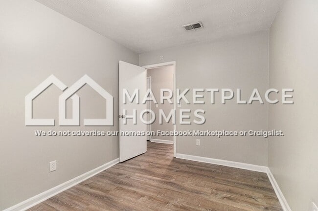 Building Photo - 3004 Twelve Oaks Cir