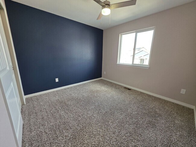 Building Photo - Gorgeous 4 Bed 3 bath Home In Lorson Ranch!!