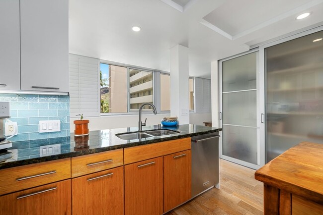 Building Photo - Colony Surf Luxe: Oceanfront 1BR w/ Diamon...