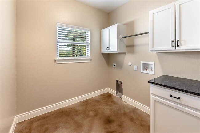 Building Photo - 123 Kikipua