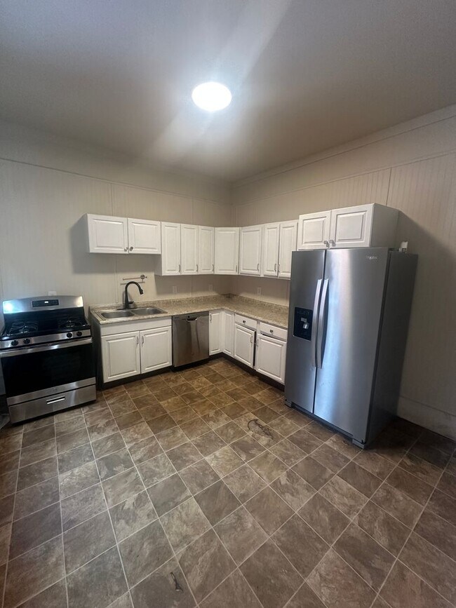 Building Photo - 409 Walnut St