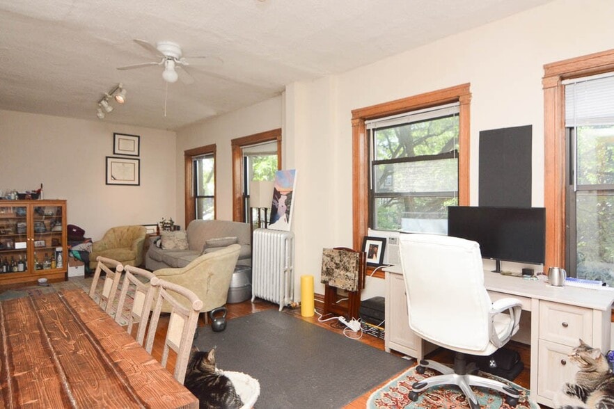 Primary Photo - 1150 W Waveland Ave
