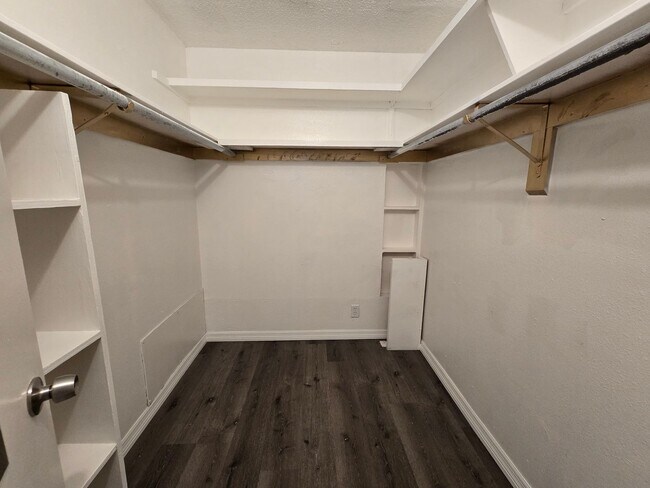 Building Photo - 2108 8th St