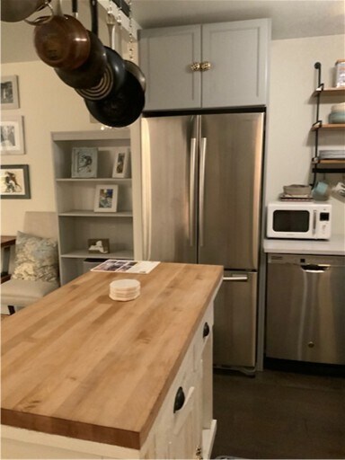 Building Photo - 111 E Chestnut St