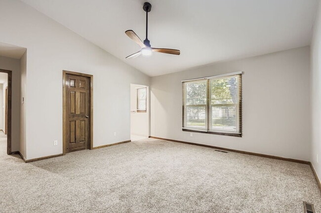 Building Photo - 7663 S Cove Cir