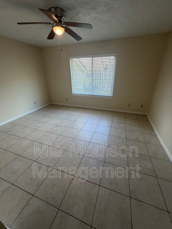 Building Photo - 11 Peach Ct