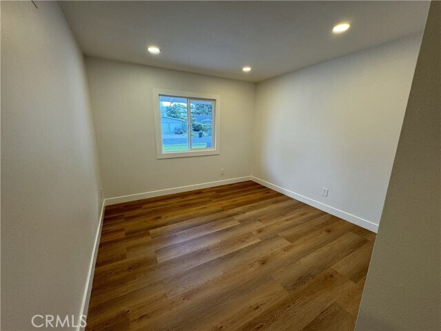 Building Photo - 213 N Royal Pl