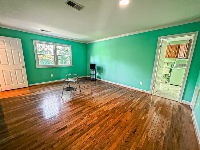 Building Photo - Cheerful 2 Bedroom 2 Bathroom with Spaciou...