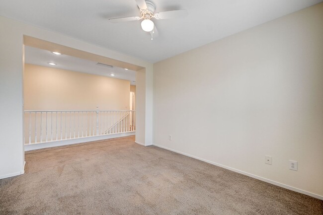Building Photo - *MOUNTAINS EDGE 3 BED 2.5 BATH * COMMUNITY POOL, FITNESS CENTER, AND SPA *