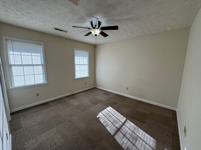 Building Photo - 2692 Callier Springs Rd SE