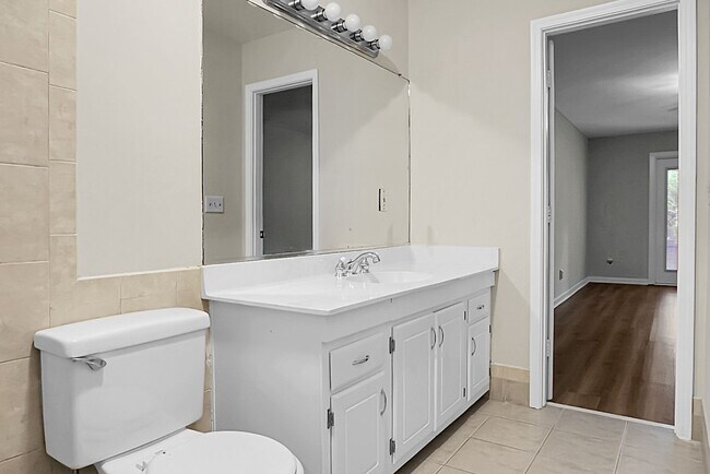 Building Photo - Spacious, Newly Renovated Villa Overlookin...