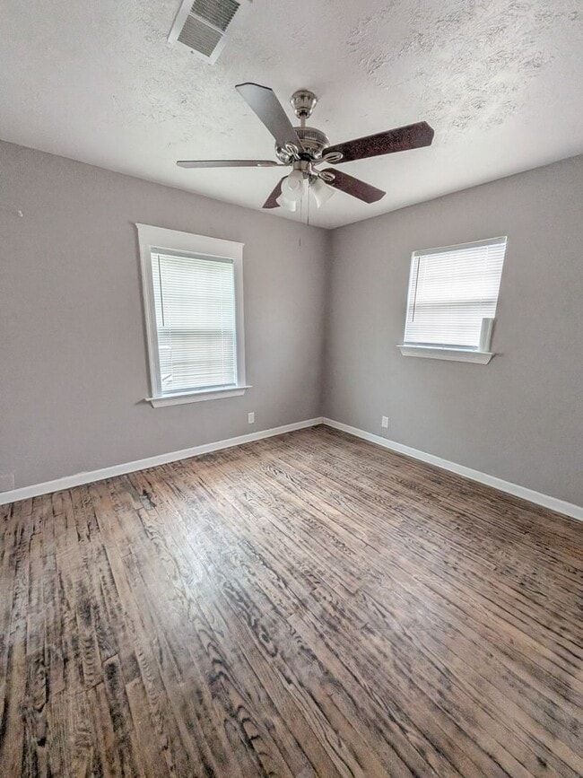 Building Photo - 310 Camellia Ave