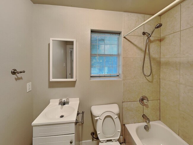 Building Photo - 3932 Locke Ave