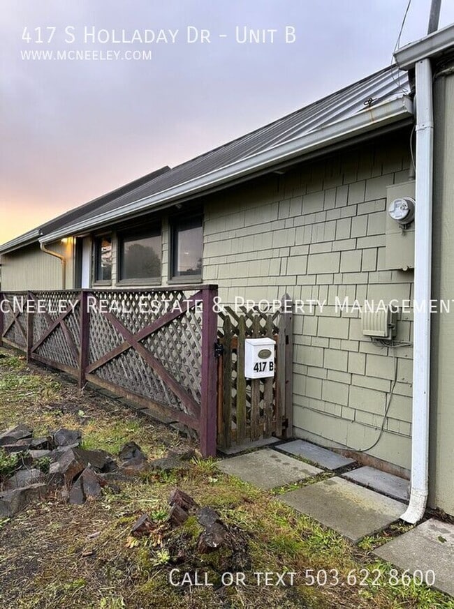 Primary Photo - 417 S Holladay Dr