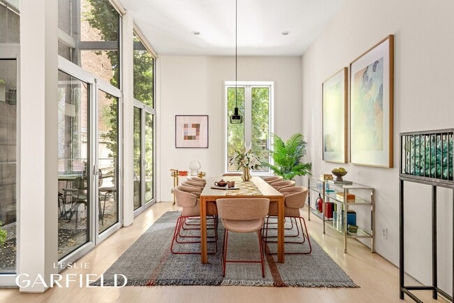 Building Photo - 240 E 61st St