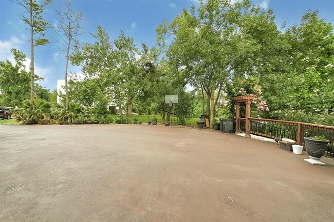 Building Photo - 1 Magnolia Bend Dr