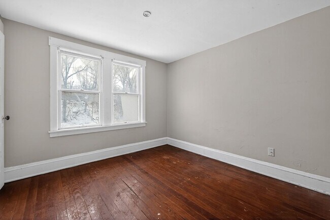 Building Photo - Charming 3BR House in Cleveland