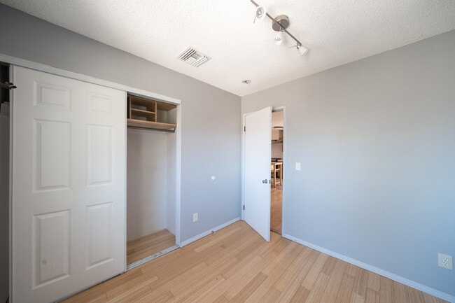 Building Photo - 1343 Edgemont St