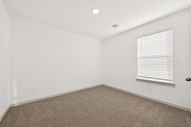 Building Photo - 1107 Lakes Edge Ln