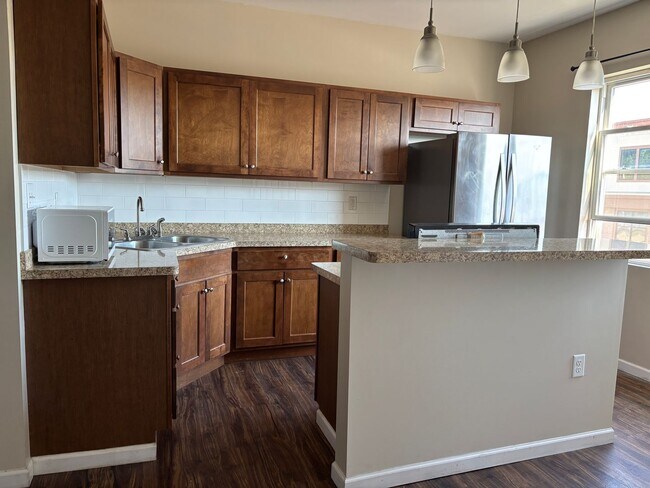 Building Photo - 580 Amherst St