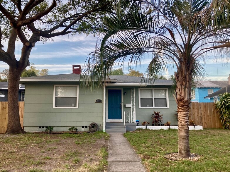 Front of House - 2121 8th Ave N