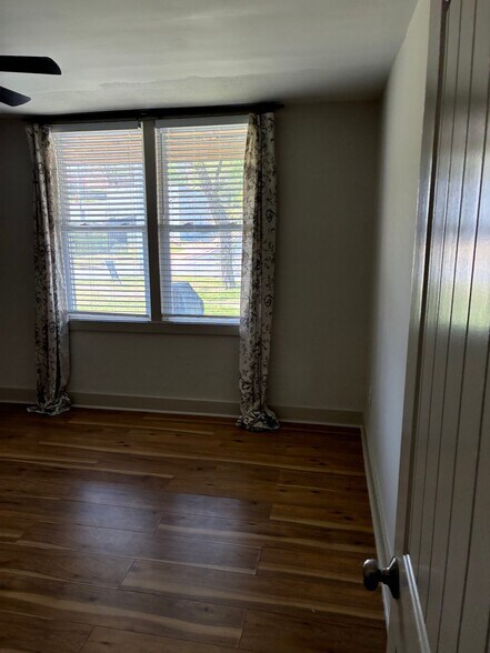 Building Photo - 528 N Royal Ave