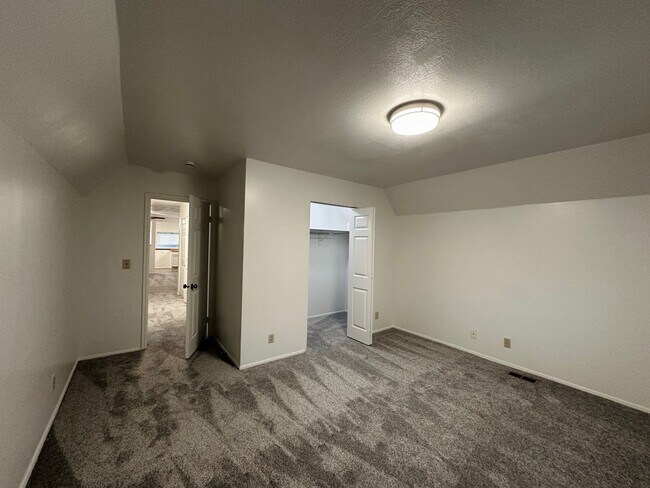 Building Photo - 630 24th St