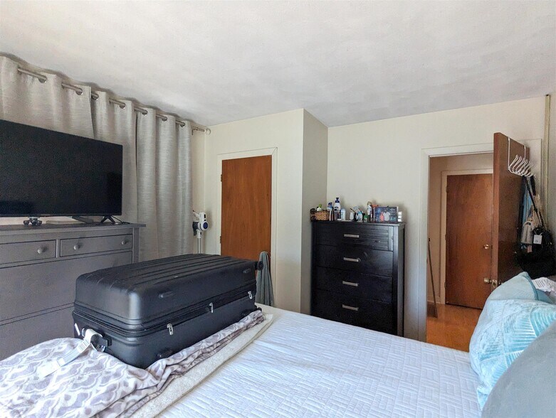 Building Photo - 998 Massachusetts Ave