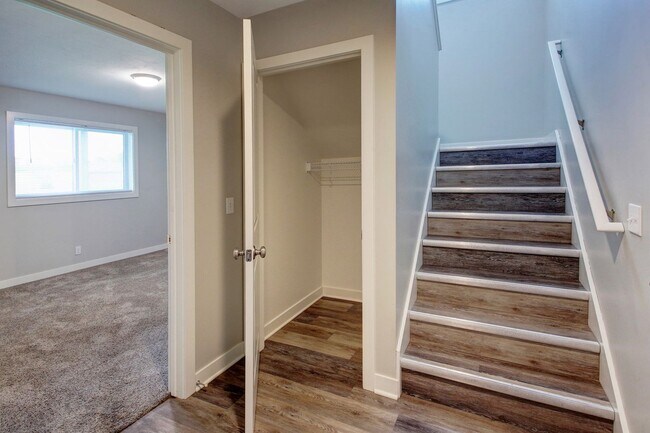 Building Photo - Spacious 2 Bed/2 Bath Condo in Prime Location