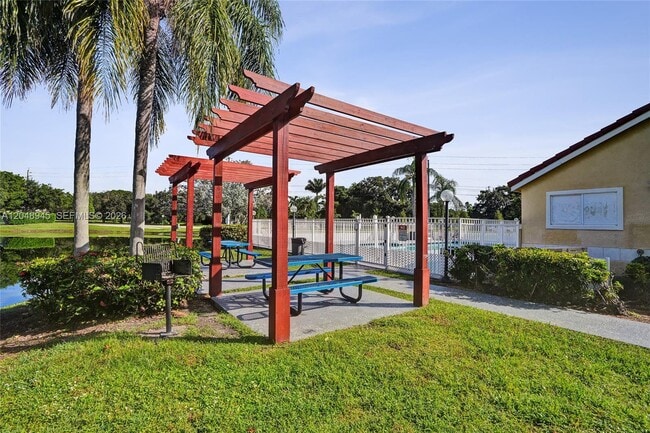 Building Photo - 12760 Vista Isles Dr