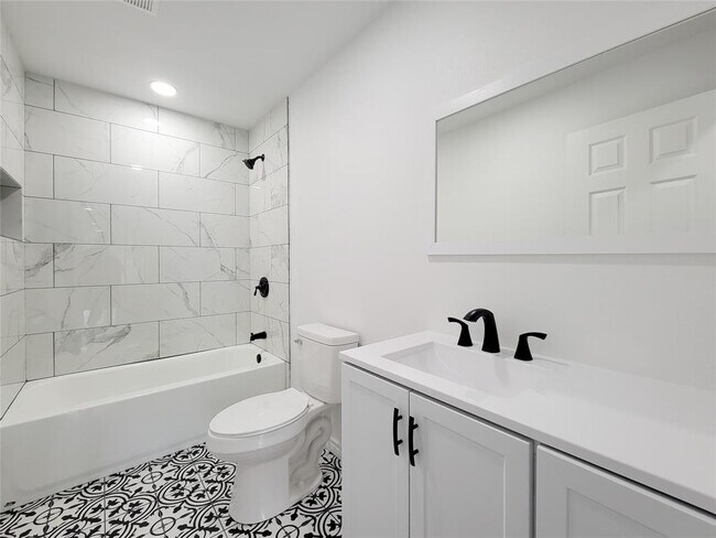 Building Photo - 2731 Rd 5724