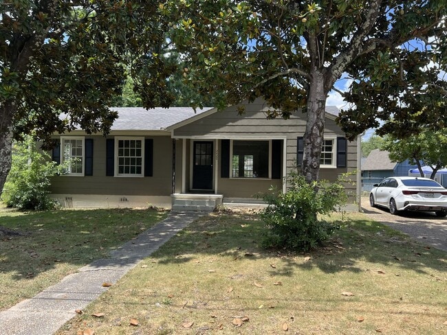 Primary Photo - 2426 4th Ave E