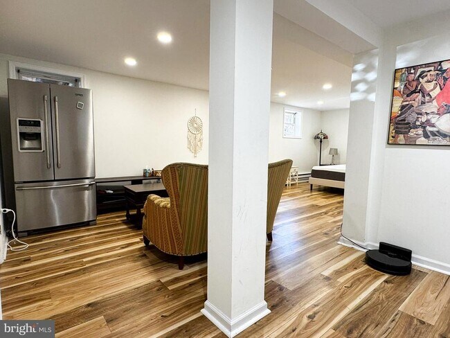 Building Photo - 10712 Warwick Ave