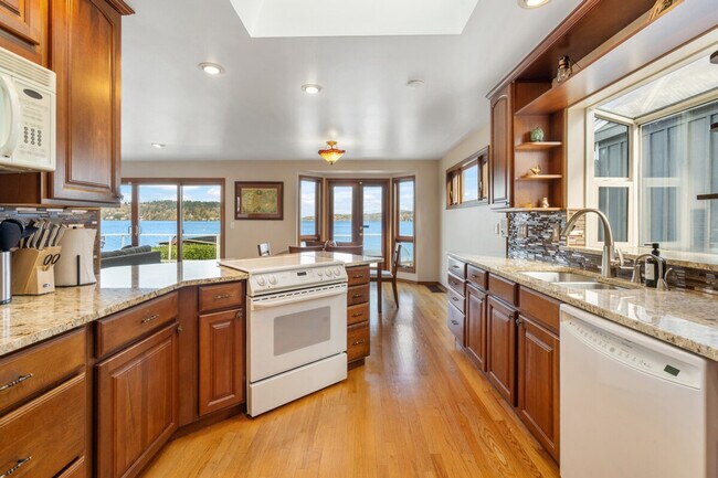 Building Photo - 10507 Rainier Ave S