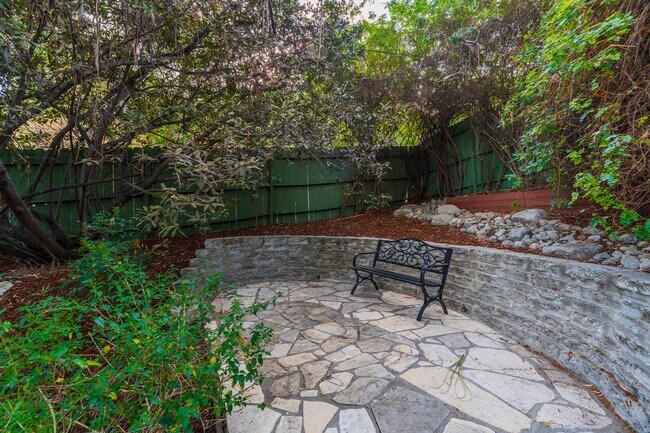 Building Photo - Beautiful Tarzana Rental!