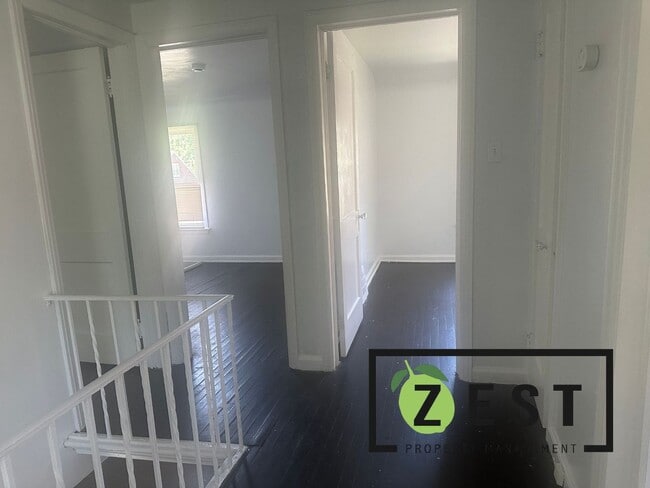 Building Photo - WELCOME HOME! 3BDRM 1.5BTH w/ GARAGE!!! AN...